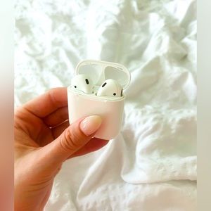 2nd Gen Apple AirPods